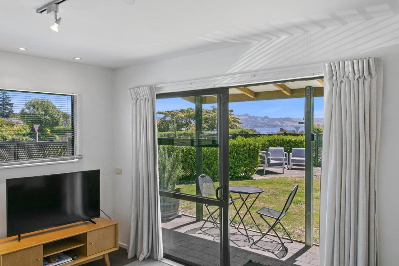 You Little Beauty - Wharewaka Beach Magic Taupo Eksteriør billede