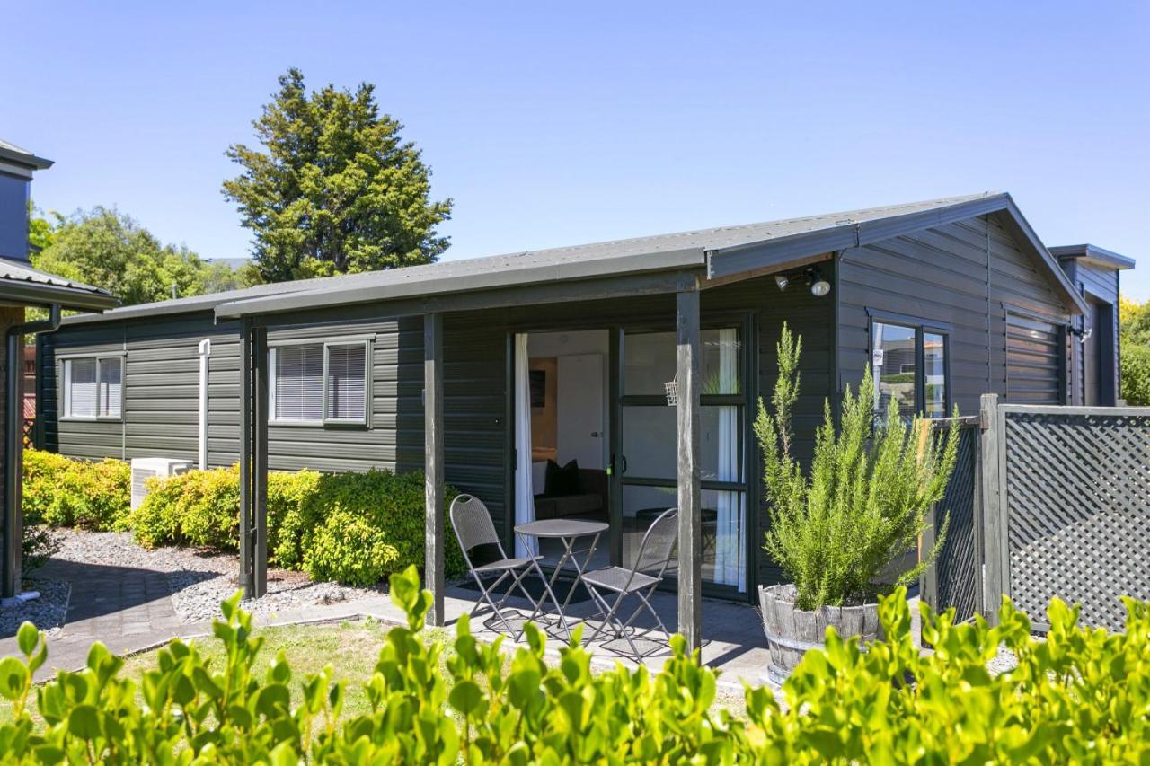 You Little Beauty - Wharewaka Beach Magic Taupo Eksteriør billede