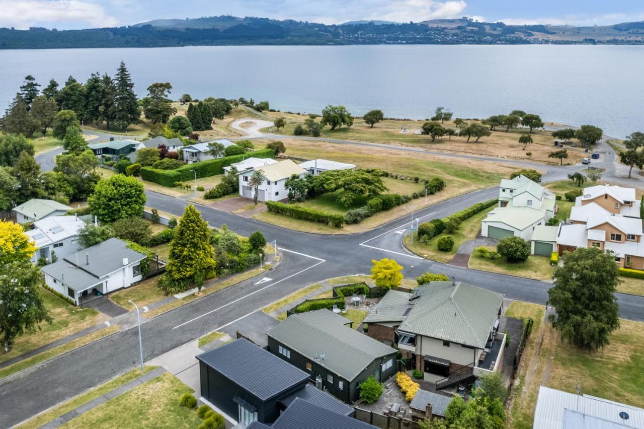 You Little Beauty - Wharewaka Beach Magic Taupo Eksteriør billede
