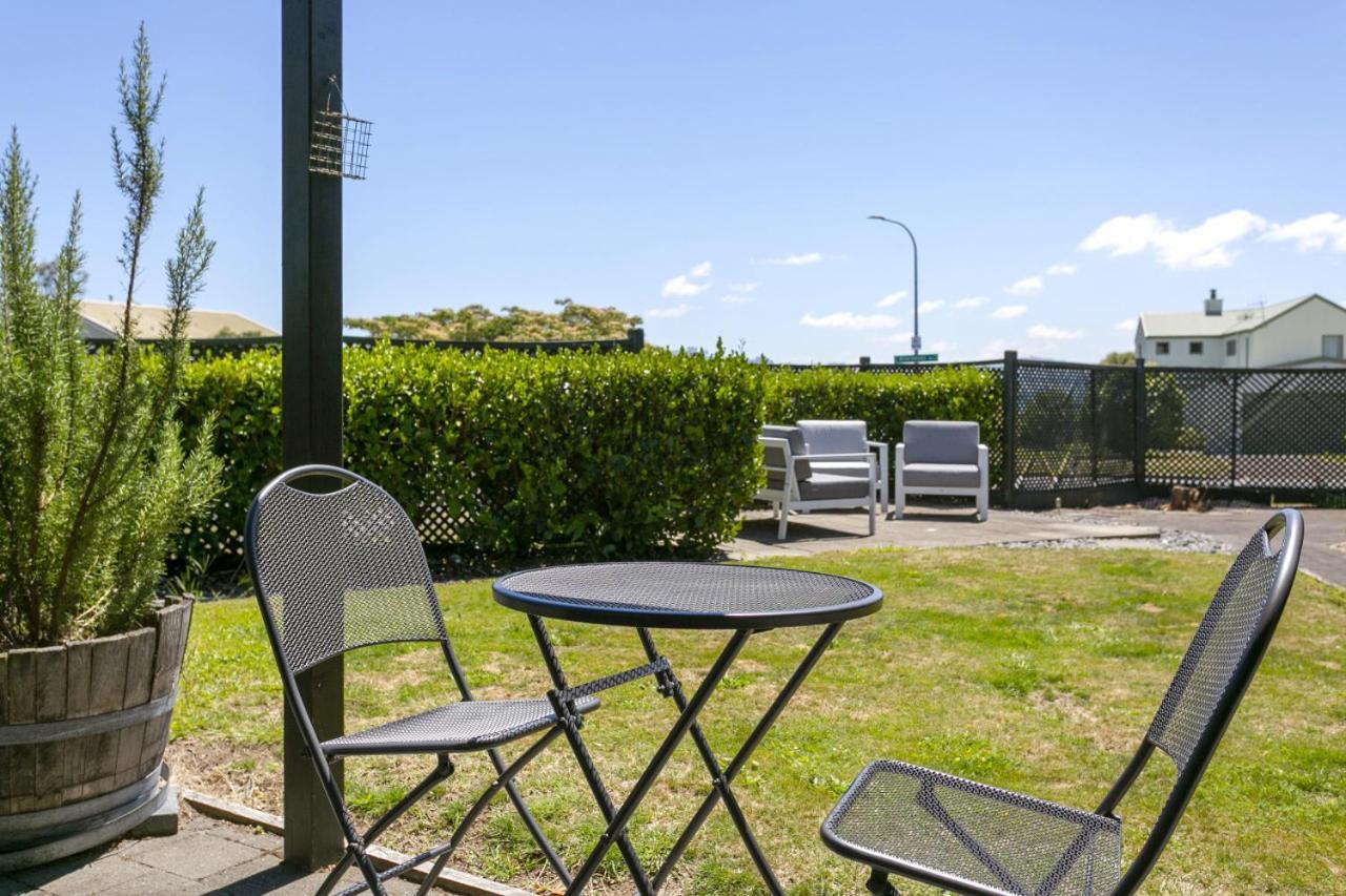 You Little Beauty - Wharewaka Beach Magic Taupo Eksteriør billede